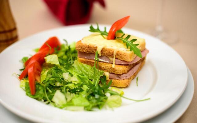 Equinoxe Royal Reghin