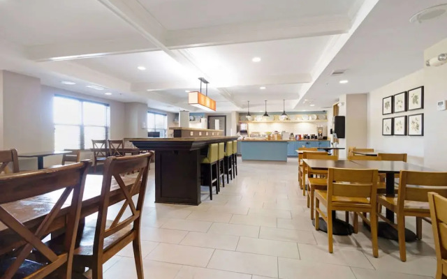 Country Inn & Suites- Texarkana