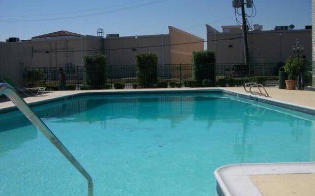 Houston Inn and Suites
