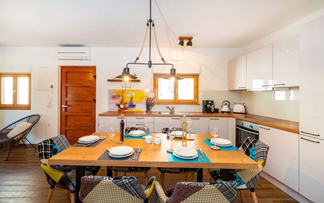 A3 - Beautiful Seafront apt w. Magnificent View