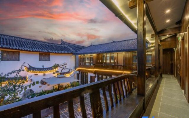 Bashilai Inn (Lijiang Ancient City Mufu Branch)