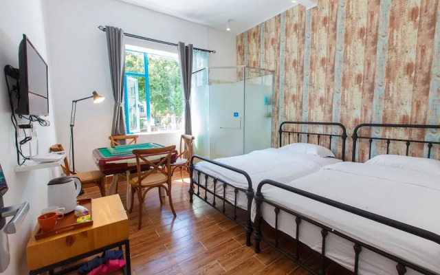 LOHAS Holiday Theme Inn