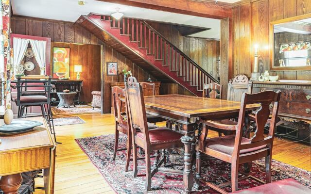 Black Mountain Inn