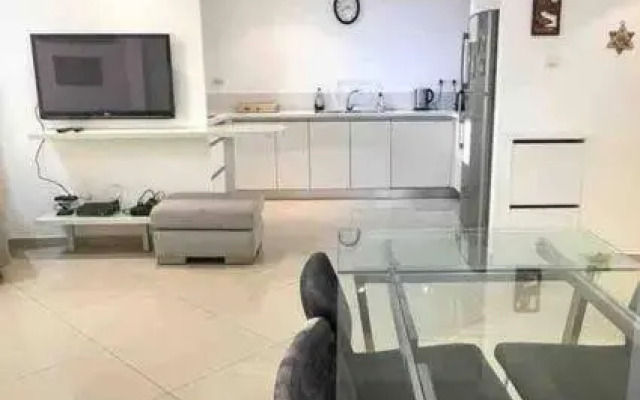 Sunny 3BR Apartment Golf Residence