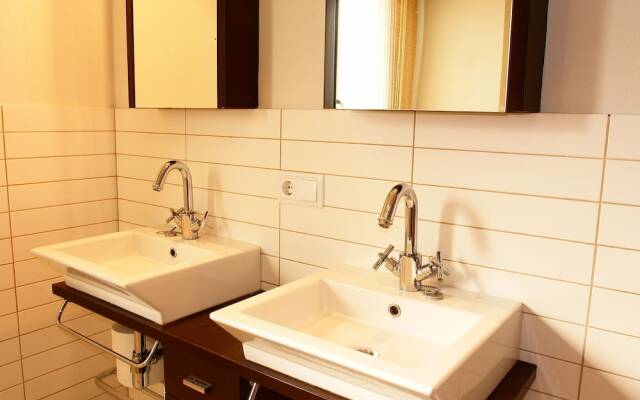 Scenic Villa in Palau Saverdera With Private Swimming Pool