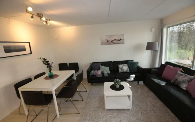 Sentral 3 roms top leilighet med gratis parkering