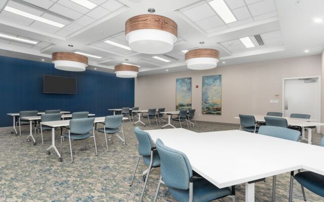 Element Hampton Peninsula Town Center