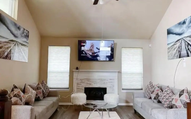 Luxury Stay - Near Houston Airport