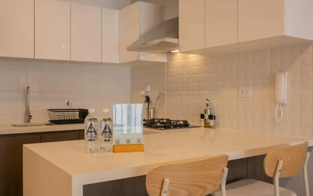 w Sunlit 1BR w Private Balcony in Miraflores
