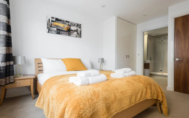 Platinum Apartments Next to Victoria Station 9981