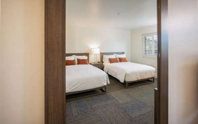 Inn At Moss Landing Point