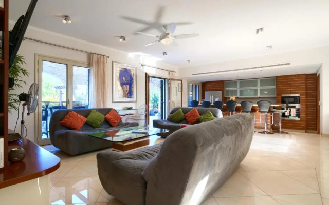 5 bedroom Villa Rio with large private pool and hot tub, Aphrodite Hills Resort