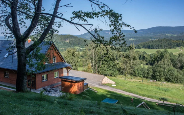 Villa With Pool in Hutisko-solanec
