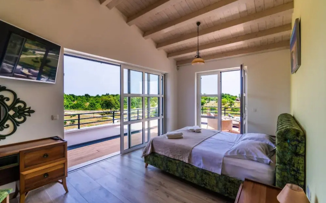Villa in Filipana With Private Heated Pool