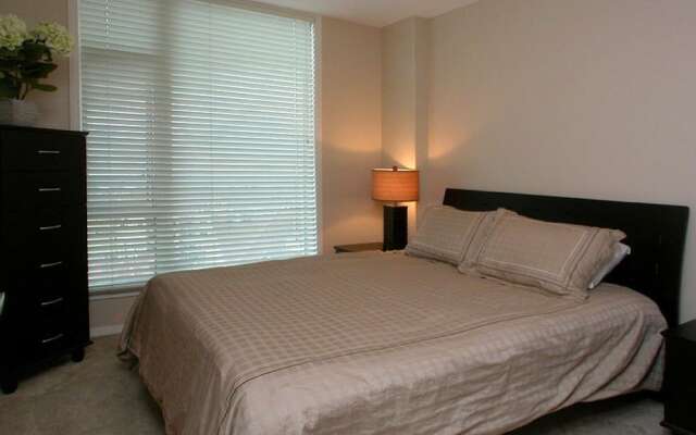 Sunset Waterfront Resort by DKRA