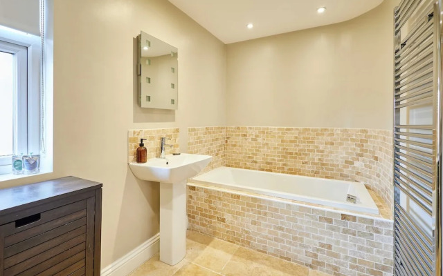 Host Stay Bristol Avenue