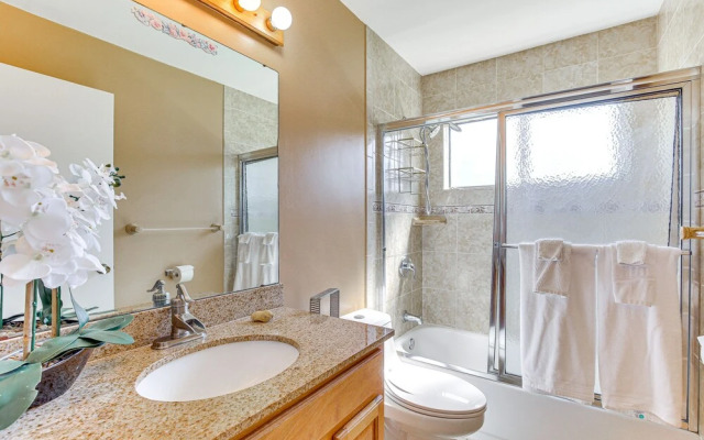 Near Beaches: Pet-friendly Sunrise Escape w/ Patio