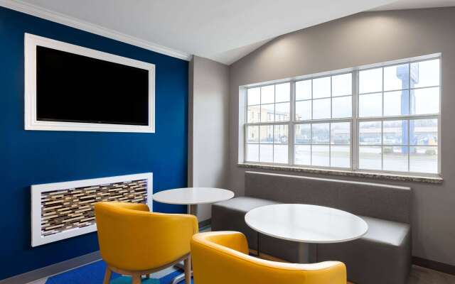 Microtel Inn & Suites by Wyndham Independence
