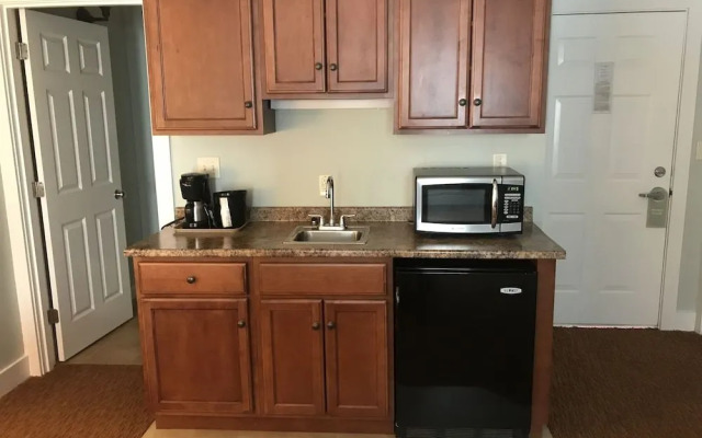 The Admiral's Inn Resort