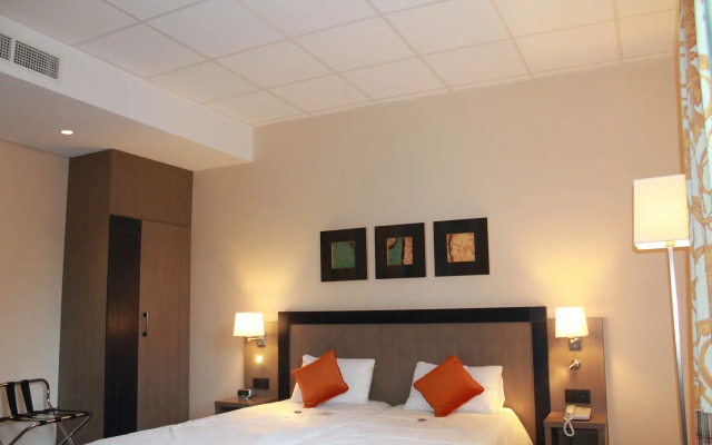 Castel de Pont-à-Lesse Hotel