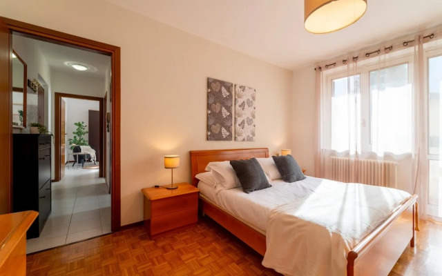 Scarlet Apartment With Garden by Wonderful Italy