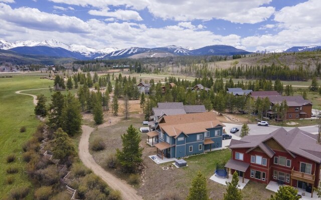 Willows At Grand Park 4 Bedroom Home by RedAwning