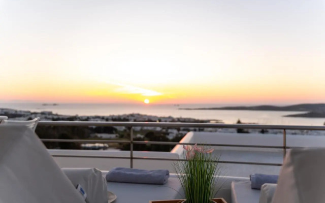 Panos Luxury Suite
