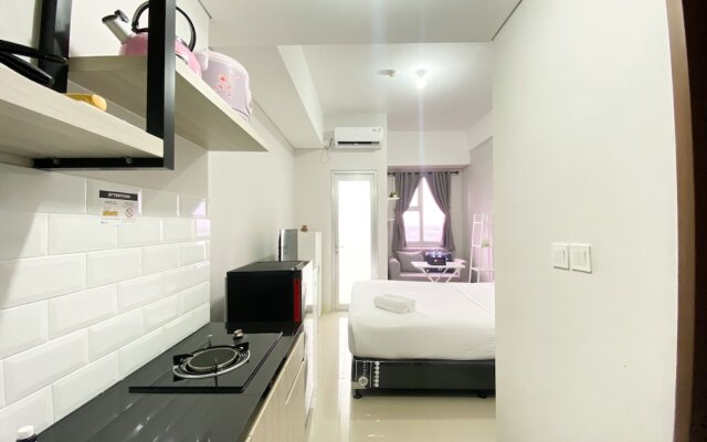 Homey And Warm Studio Transpark Juanda Bekasi Timur Apartment
