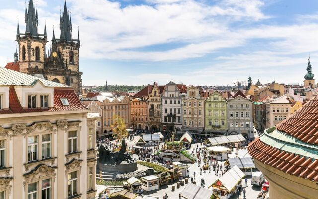 The Old Town Square & Parizska Apartments