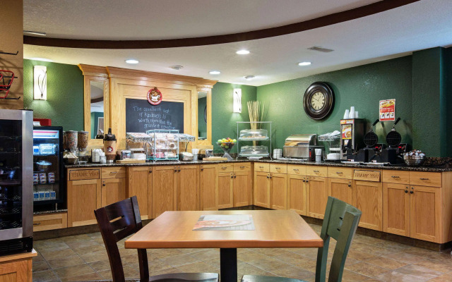 AmericInn by Wyndham Newton