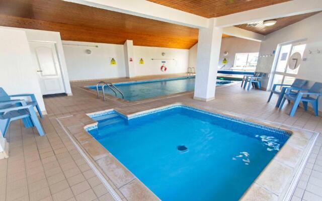 Clifton Court Apt 15 With Heated Pool