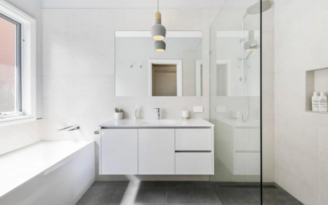 HALE KUPA Rye Beach House Spa Table Tennis