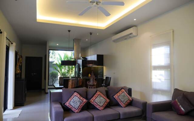 Vacation Pool Villa Naiharn Phuket