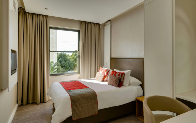 Protea Hotel by Marriott Cape Town Waterfront Breakwater Lodge - Image 7