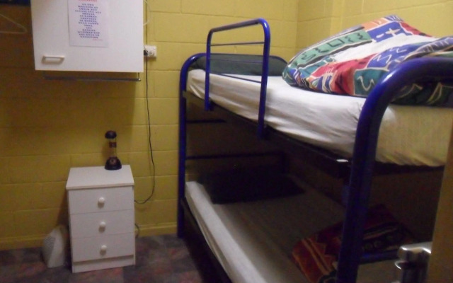 Batemans Bay Holiday Park - Hostel