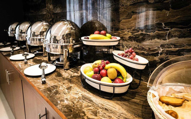 Emirates Plaza Hotel