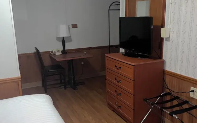 Hampton Motel