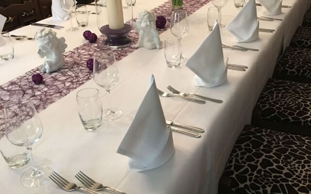 Au Cheval Blanc Hôtel et Restaurant