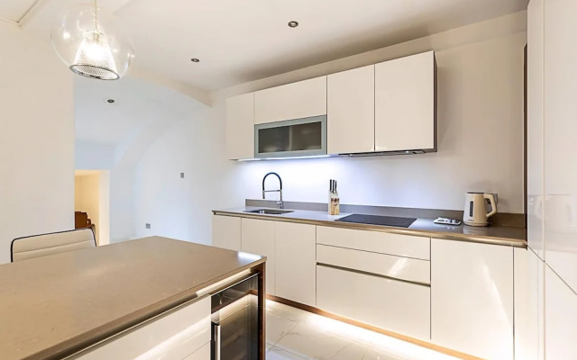 Elegant West London Flat Near Top Attractions
