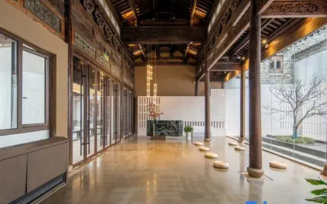 Yanguan Chaolezhicheng Old Town Hotel