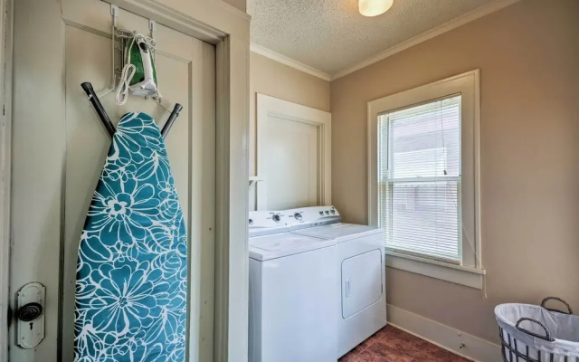 Inviting Lubbock Home > 1 Mi to Downtown