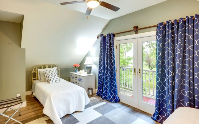 Sheboygan Getaway w/ Deck + On-site Lake Access!
