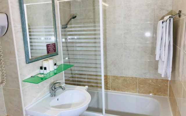Brit Hotel Confort Helios Agde