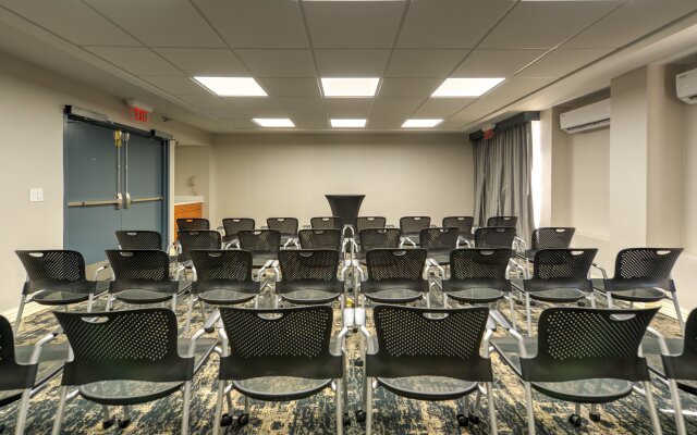Crowne Plaza Hotel Jacksonville Airport/I-95N by IHG