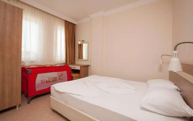 Catty Cats Garden Hotel