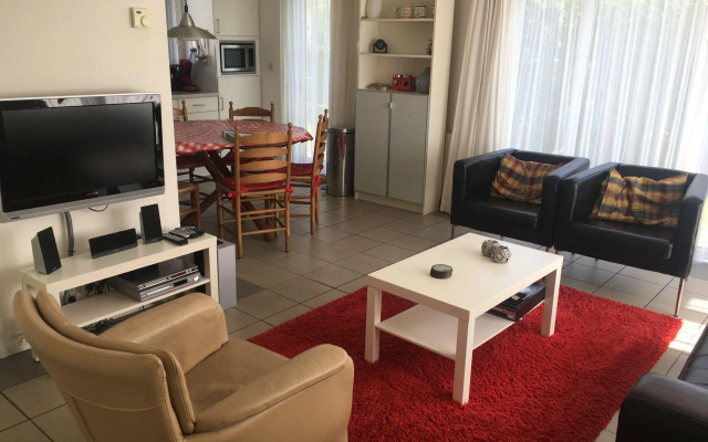 Detached bungalow with microwave and WiFi, within nature