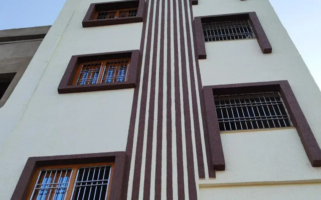 Spot On 87675 Hotel Meera Dham