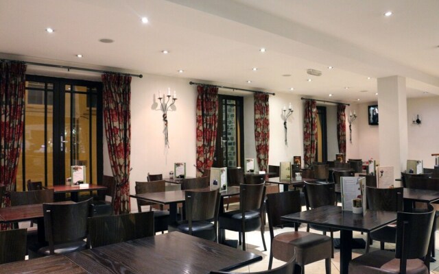 County Hotel