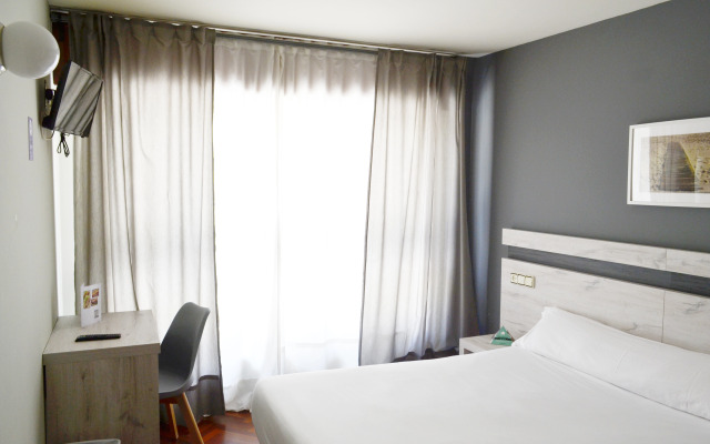 Hostal Alda Puerta Coruña