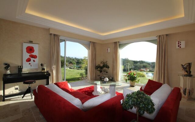 HAVRE DE PAIX" 5 étoiles Prestige jacuzzi, hammam, sauna, PISCINE chauffée Mougins Cannes Grasse